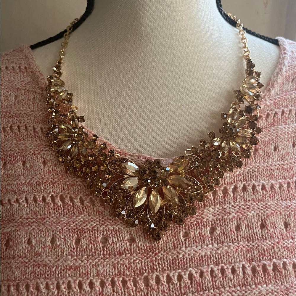 Retro flower earring and necklace set - Picture 4 of 4